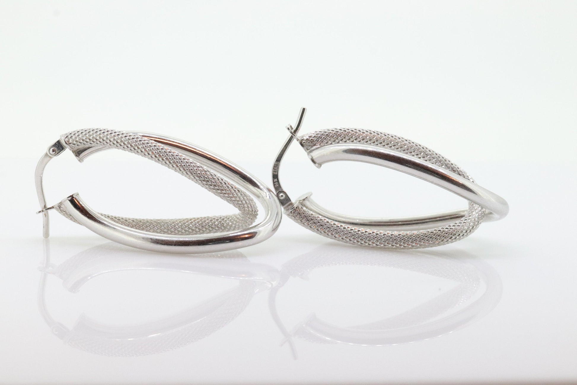 14k Gold Puffed Hollow HOOP Earrings. Intertwined Textured Loop earrings. MILOR Italy st74/75