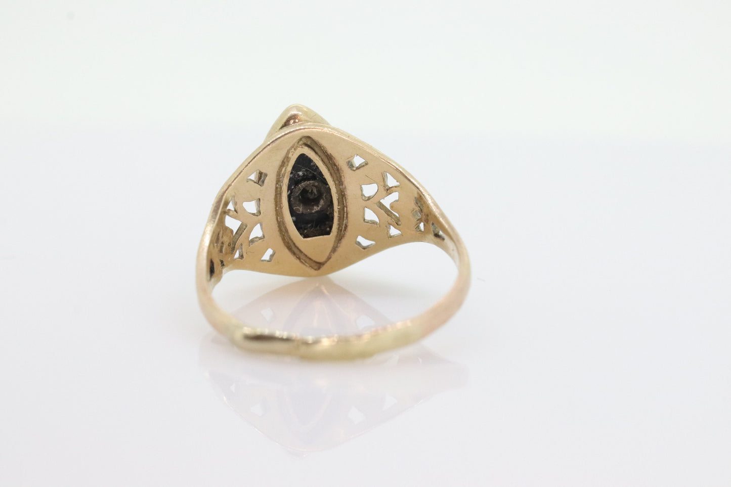 10k ONYX and diamond ring. Marquise Onyx bezel set victorian mourning ring. st(86/75)