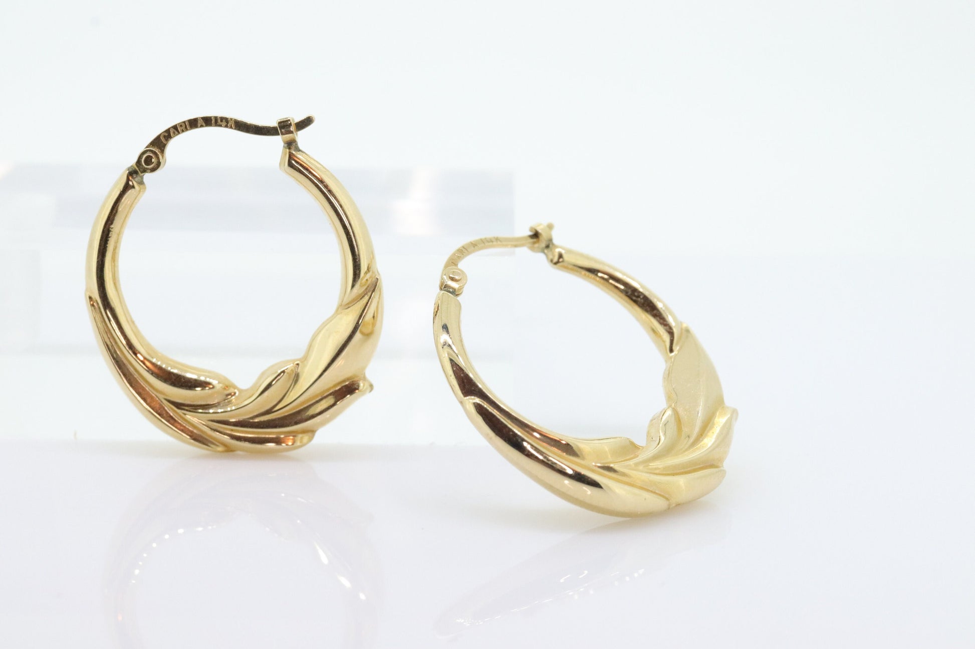 Vintage 14k Gold Puffed Hollow Earrings. Carla Hoop earrings. st(88/11)