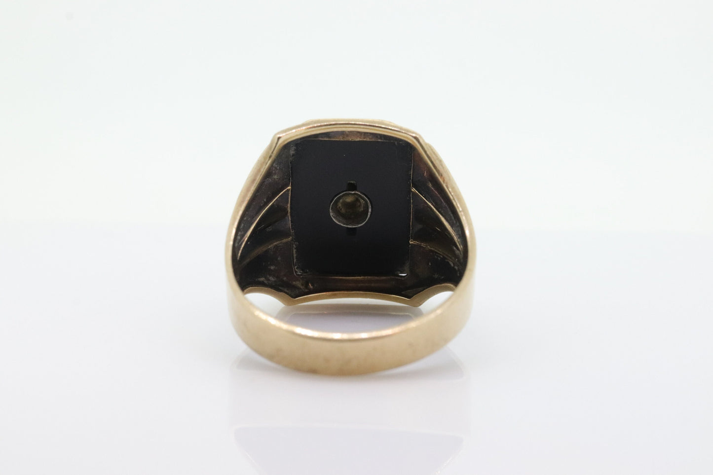 10k ONYX and diamond Signet ring. 5.5gram Heavy Mens Onyx and diamond Darkened yellow gold ring. stock(126/50)