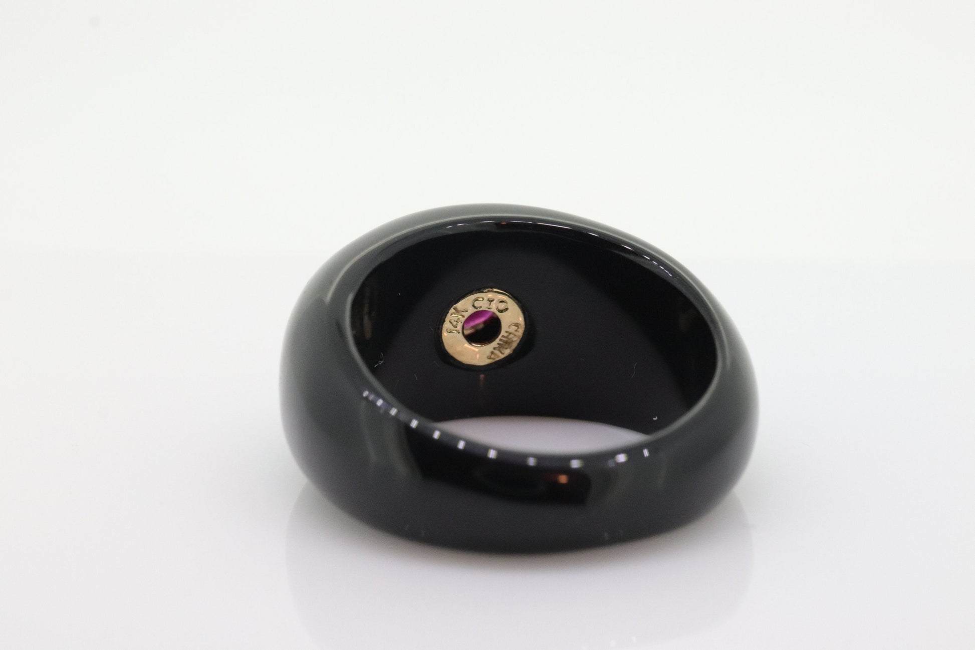 14k Carved Onyx and Ruby Ring. Solid Onyx shank with LC Ruby. st(100/63)