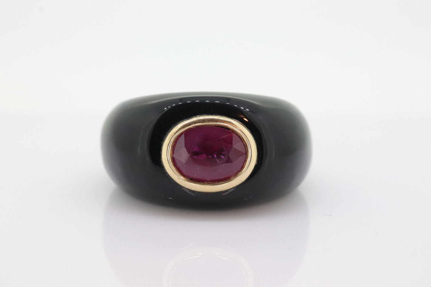 14k Carved Onyx and Ruby Ring. Solid Onyx shank with LC Ruby. st(100/63)