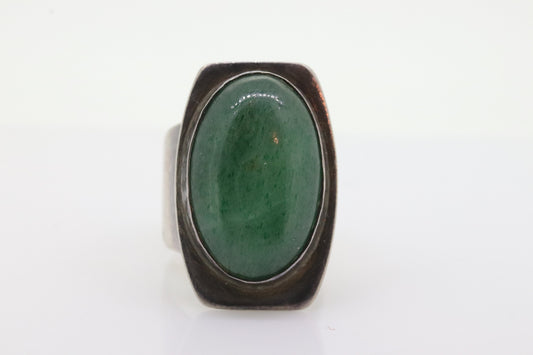 Green cabochon Chrysoprase sterling Silver modernist ring. Size 4.5 (st12/11)