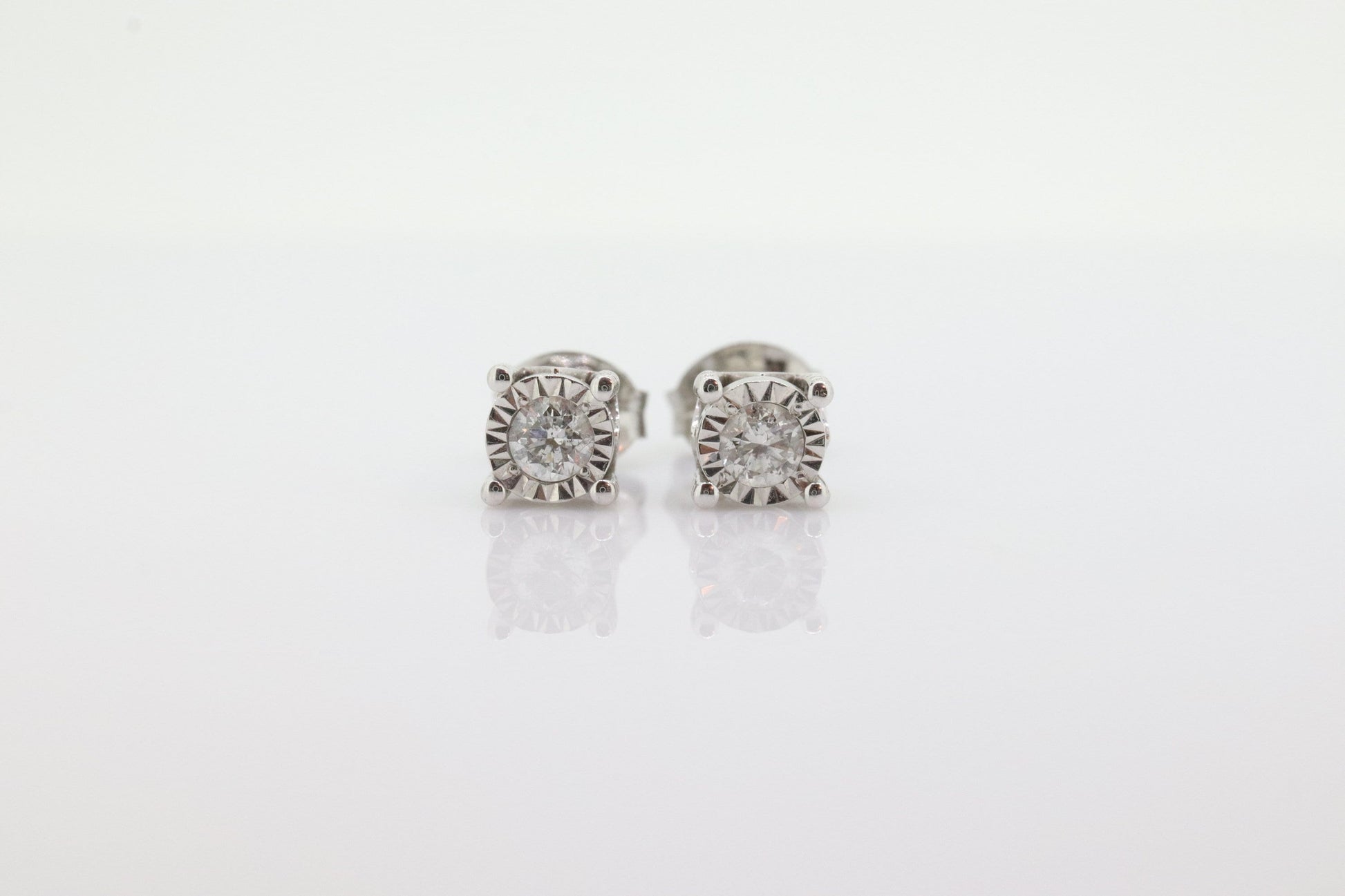 Diamond stud earrings. 14k Diamond Solitaire earrings. Diamond encrusted earrings. Certified. st(81)