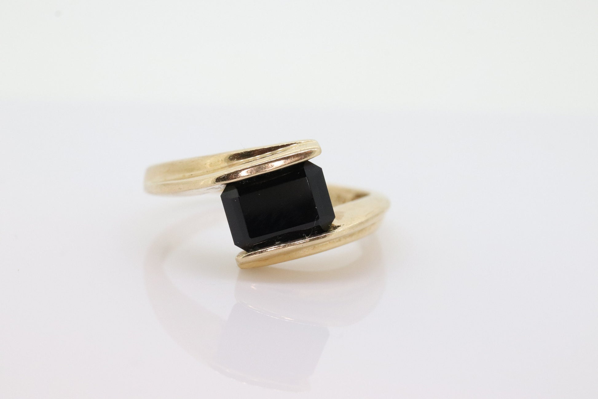 10k ONYX ring. Modern and Slim Rectangle Onyx signet ring. Onyx Bypass ring. 10k Onyx Tension ring. st(62)