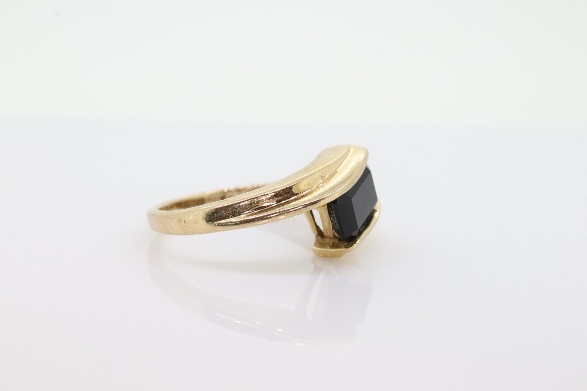 10k ONYX ring. Modern and Slim Rectangle Onyx signet ring. Onyx Bypass ring. 10k Onyx Tension ring. st(62)