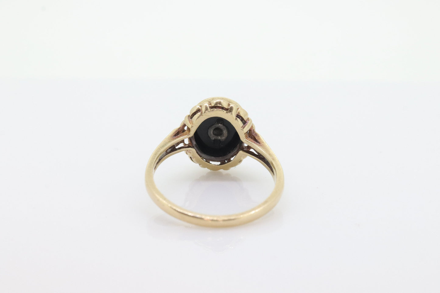 10k ONYX and diamond ring. Oval Onyx bezel set victorian mourning ring. st(196)