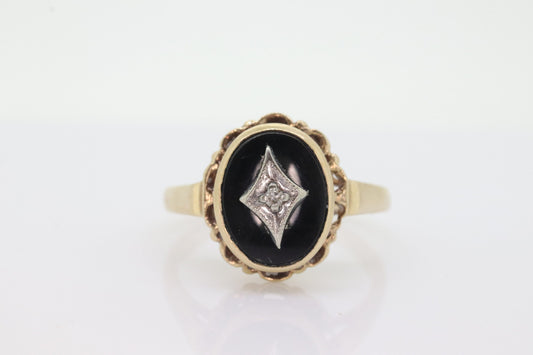 10k ONYX and diamond ring. Oval Onyx bezel set victorian mourning ring. st(196)