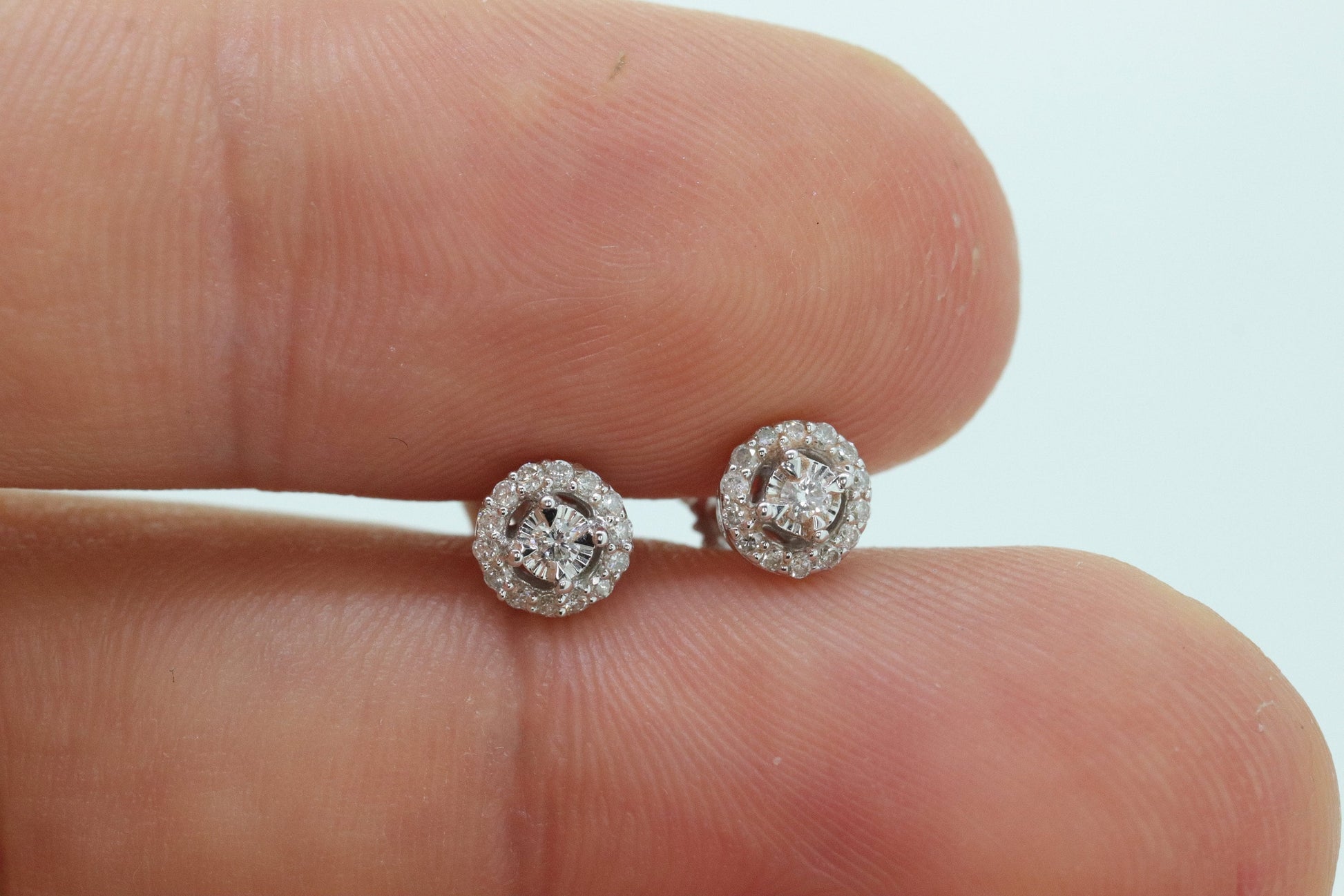 Diamond Cluster Halo Stud Earrings. 14k Diamond stud earrings. HALO Daisy Arrangement. st (161)