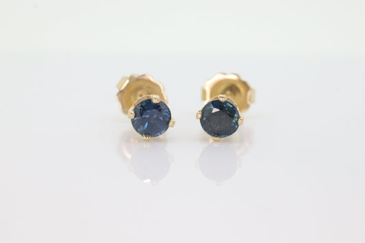 14k Sapphire Stud Earrings. 14k Yellow Gold London Blue Sapphire. Genuine Round Sapphire studs st(43/00)
