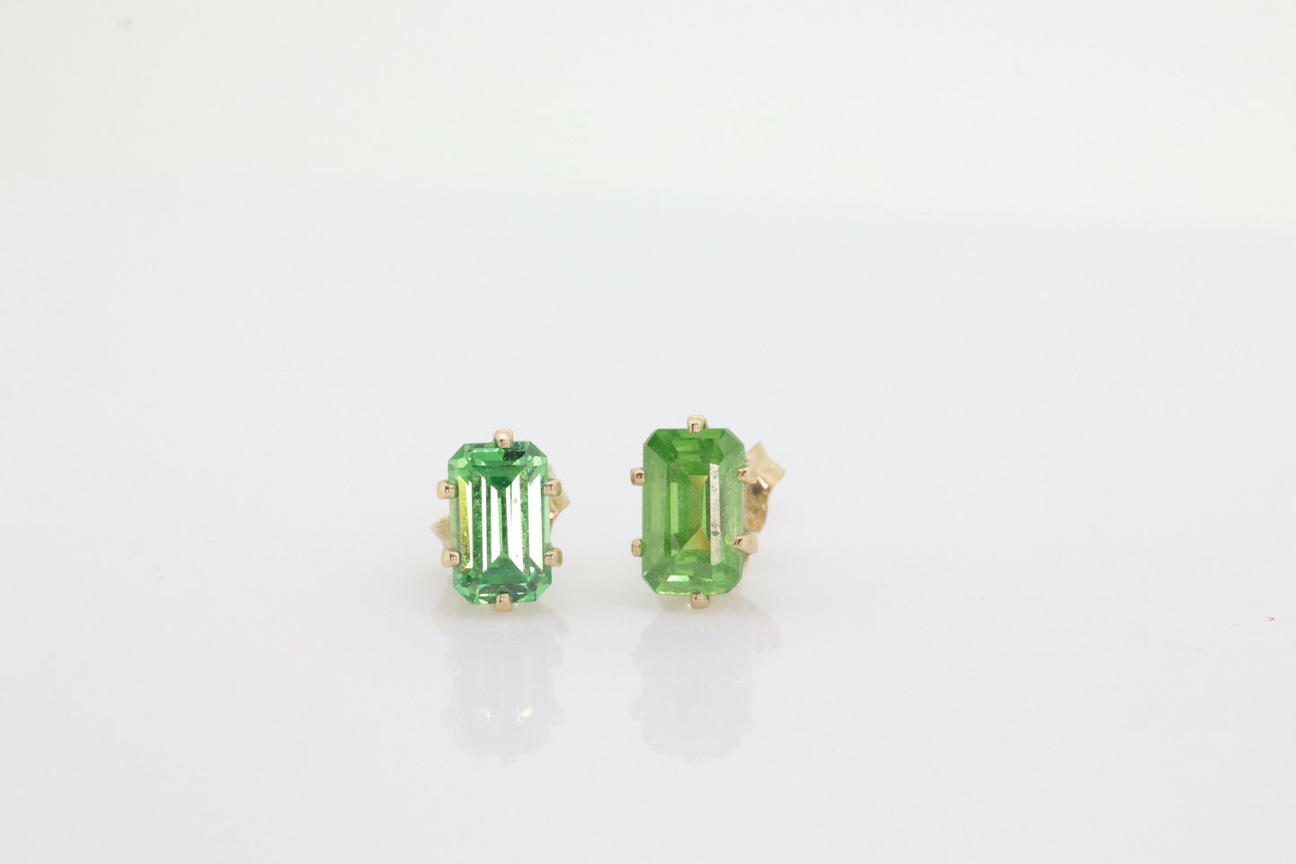 14k Green Peridot Emerald cut stud earrings. st (43)