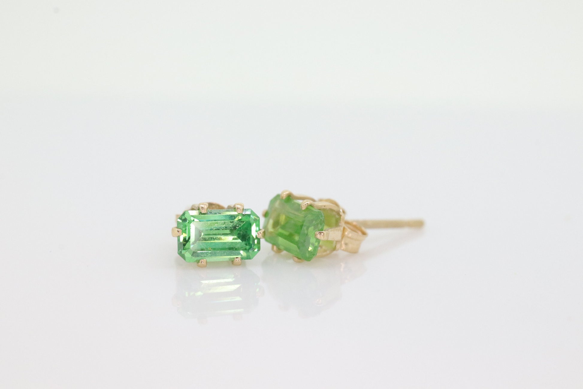 14k Green Peridot Emerald cut stud earrings. st (43)