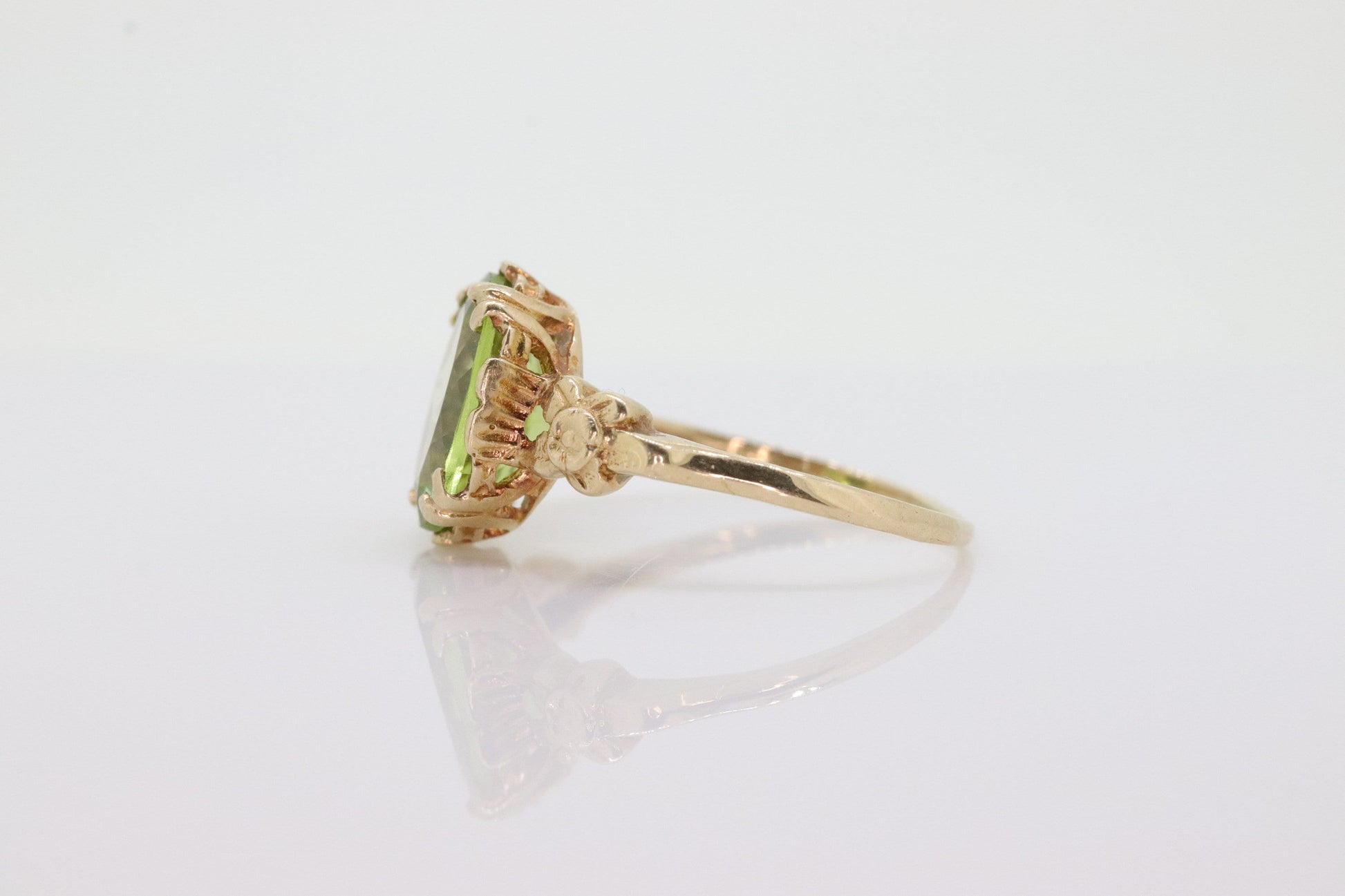 10k Peridot Solitaire ring. Antique Large Natural Oval Peridot ring. 10k Vintage Peridot Flower Blossom ring. st(89)