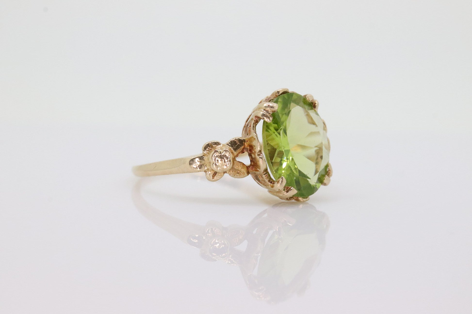 10k Peridot Solitaire ring. Antique Large Natural Oval Peridot ring. 10k Vintage Peridot Flower Blossom ring. st(89)