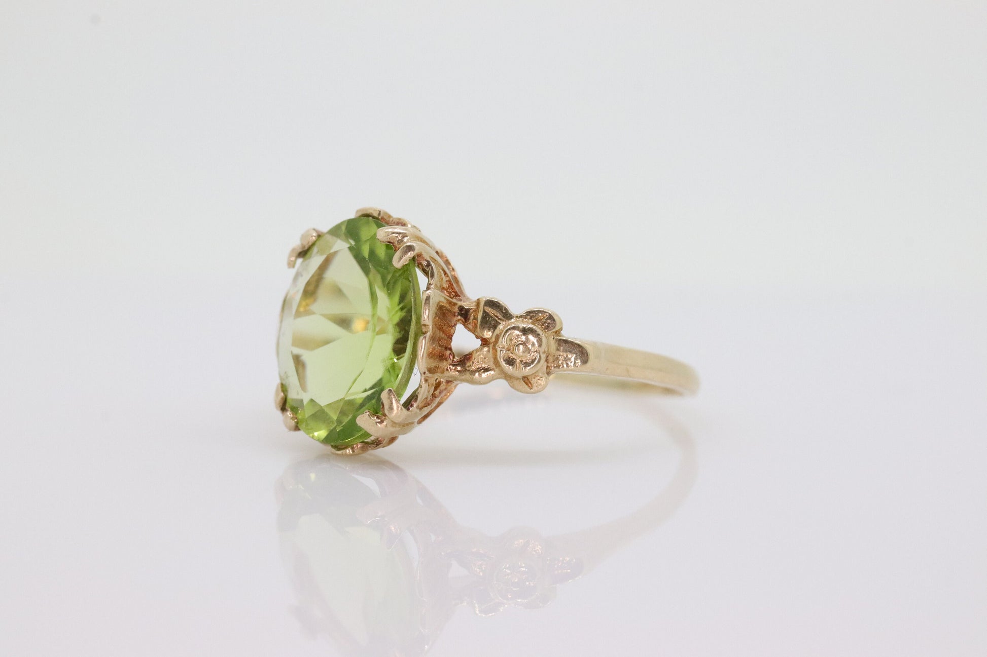 10k Peridot Solitaire ring. Antique Large Natural Oval Peridot ring. 10k Vintage Peridot Flower Blossom ring. st(89)