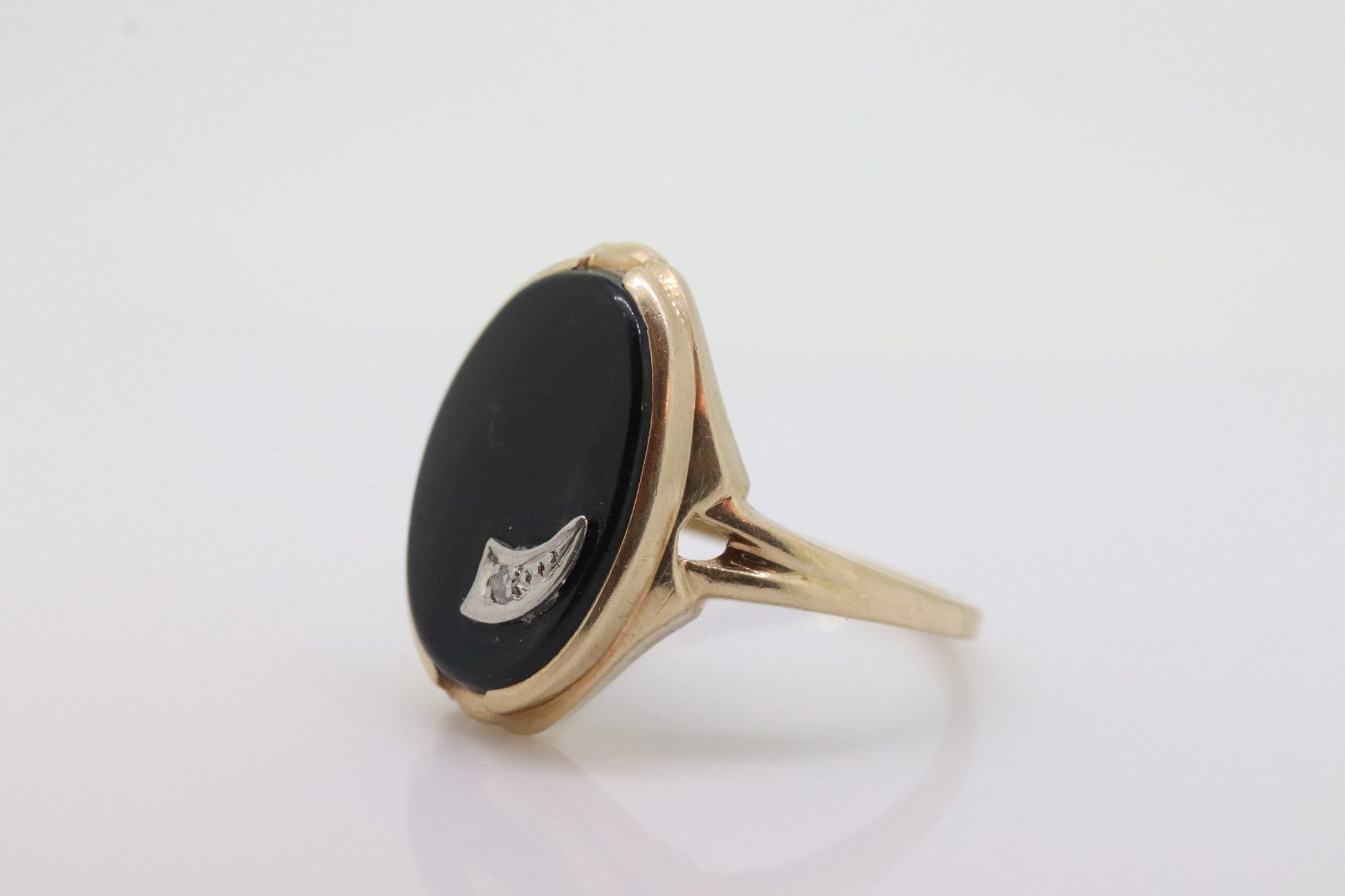 10k ONYX and diamond ring. Shooting Star Onyx ring. Oval Large Onyx bezel set victorian mourning ring. 1950s Ring. st(53)