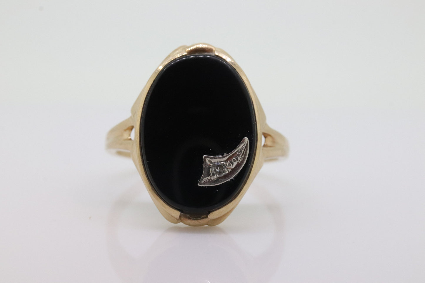 10k ONYX and diamond ring. Shooting Star Onyx ring. Oval Large Onyx bezel set victorian mourning ring. 1950s Ring. st(53)