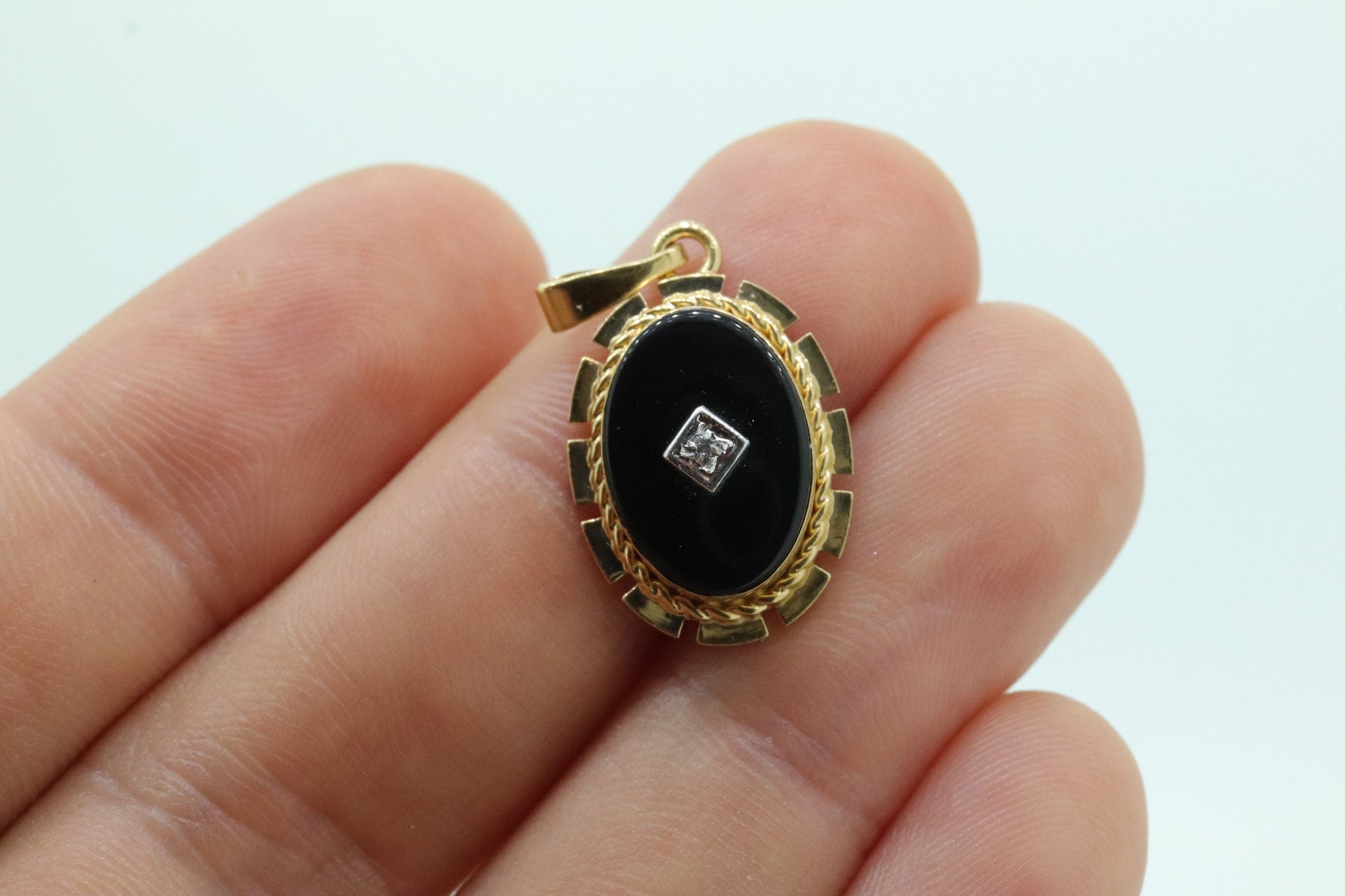 Onyx Pendant. Gold Filled 1/10 12k Art Deco Mourning Onyx Pendant for a necklace. oval Onyx Pendant. st(37)