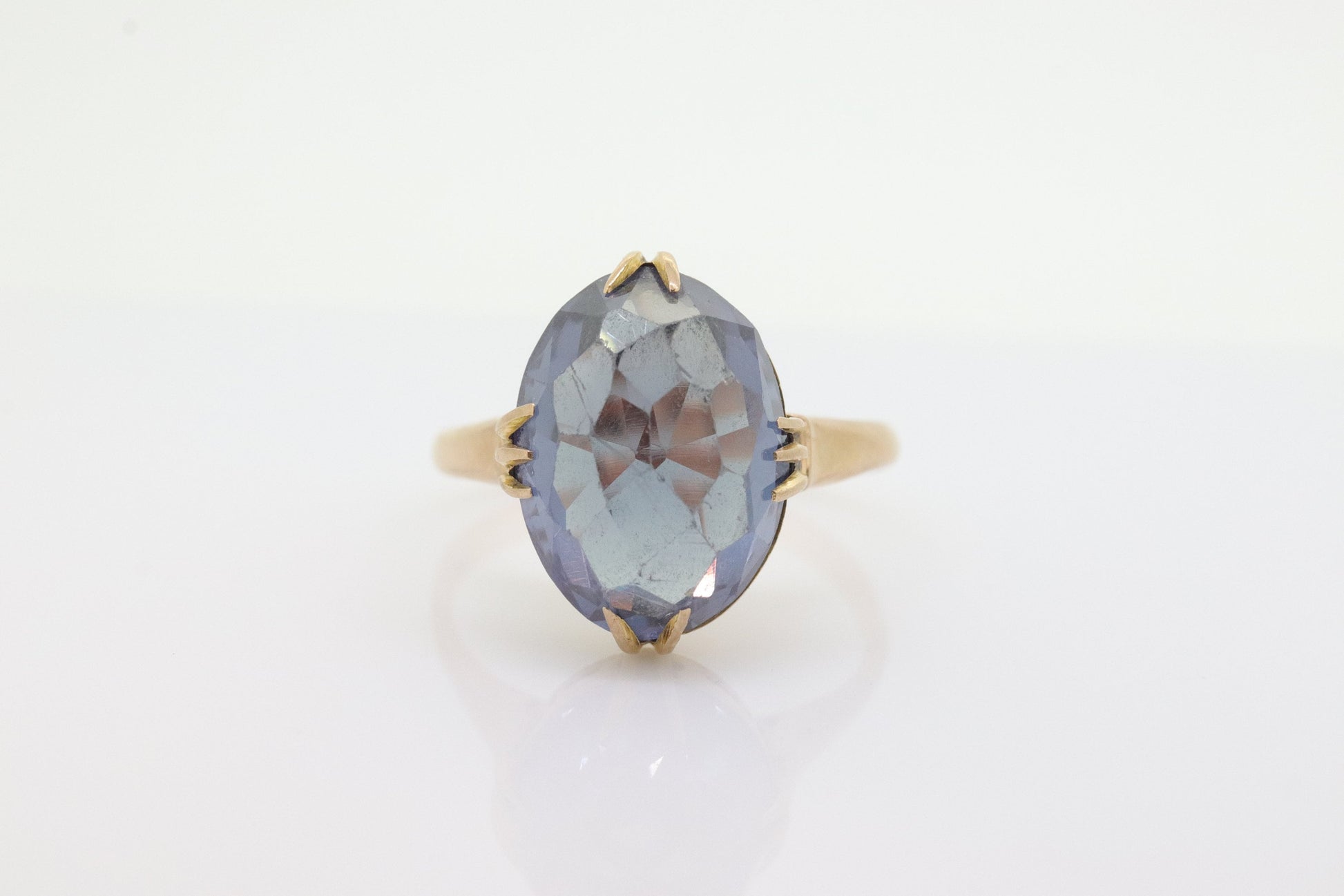 Victorian Alexandrite Ring. 18k Gold Antique claw setting oval cabochon faceted ALEXANDRITE ring. st(161)