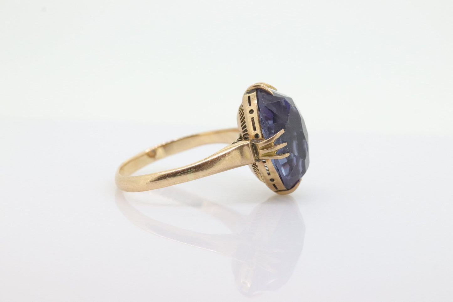 Victorian Alexandrite Ring. 18k Gold Antique claw setting oval cabochon faceted ALEXANDRITE ring. st(161)