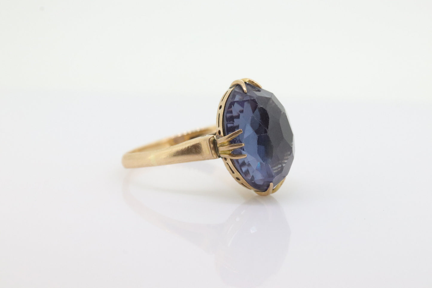 Victorian Alexandrite Ring. 18k Gold Antique claw setting oval cabochon faceted ALEXANDRITE ring. st(161)