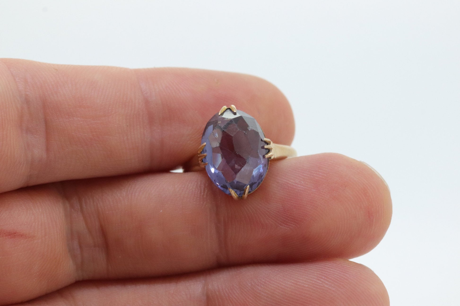 Victorian Alexandrite Ring. 18k Gold Antique claw setting oval cabochon faceted ALEXANDRITE ring. st(161)