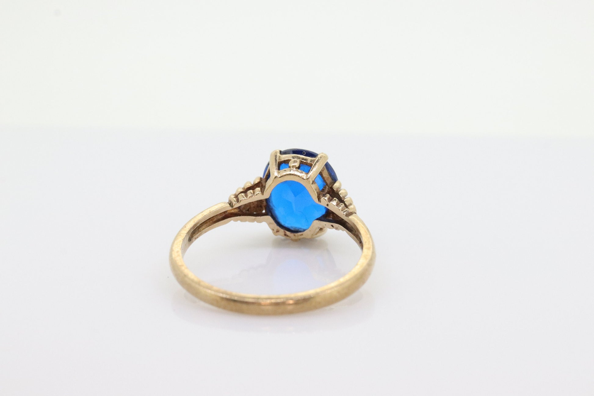 10k Oval Blue Spinel ring. 10k Yellow Gold Blue Spinel Solitaire Ring st98