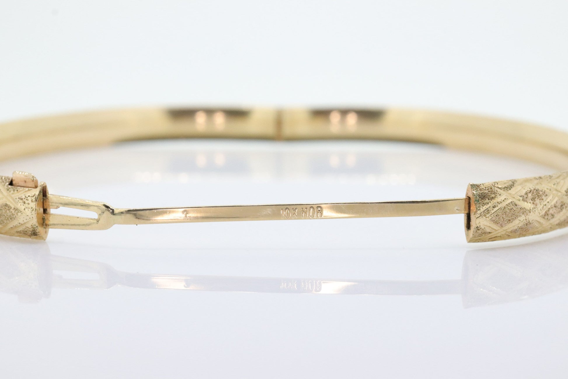 10k Yellow Gold Etched Bangle Bracelet. 10k HOB Gold Hinged Bracelet