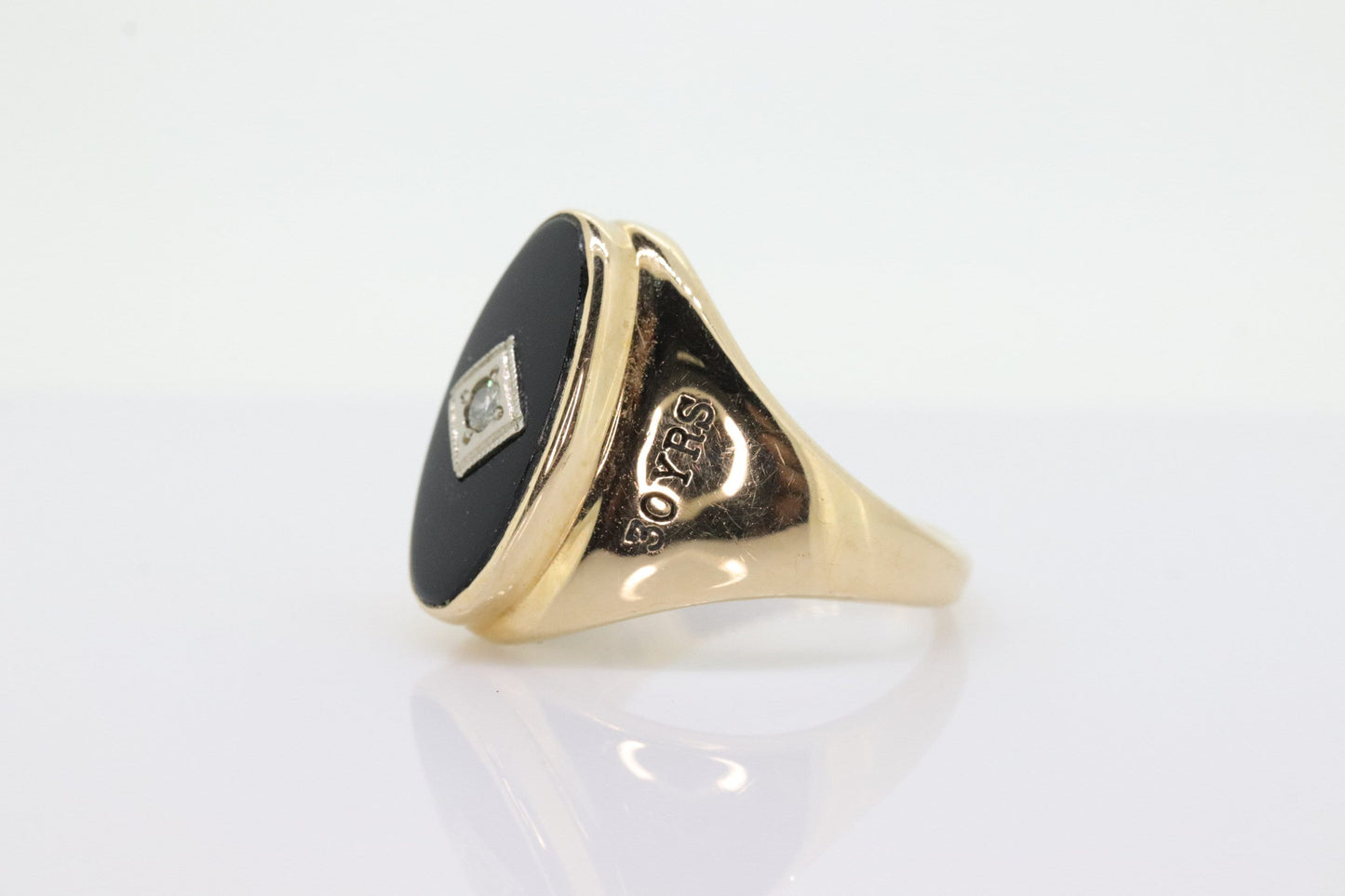 10k ONYX and diamond ring. Onyx and diamond yellow gold W 30 Year Anniversary st75