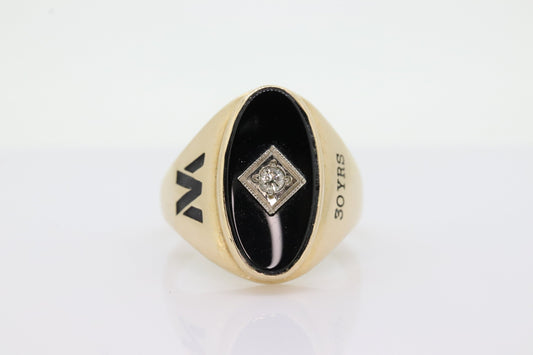 10k ONYX and diamond ring. Onyx and diamond yellow gold W 30 Year Anniversary st75