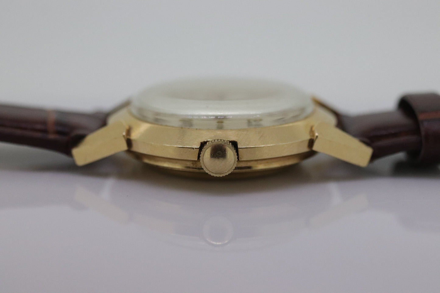 14k Hampden Wristwatch. Hampden Shock Resistant and Anti Magnetic Manual Mens watch. st315