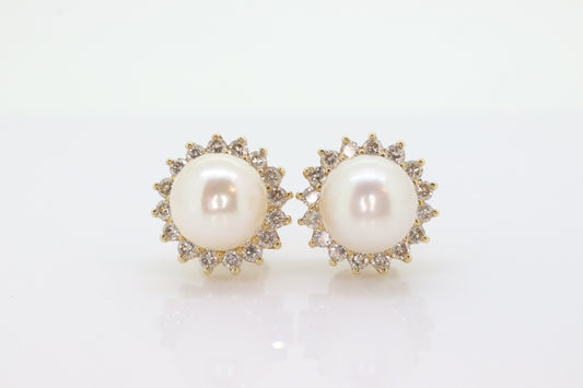 14k Pearl and Diamond stud earrings. Halo Pearl Diamond Elegant and Dainty Pearl diamond studs. st(92)