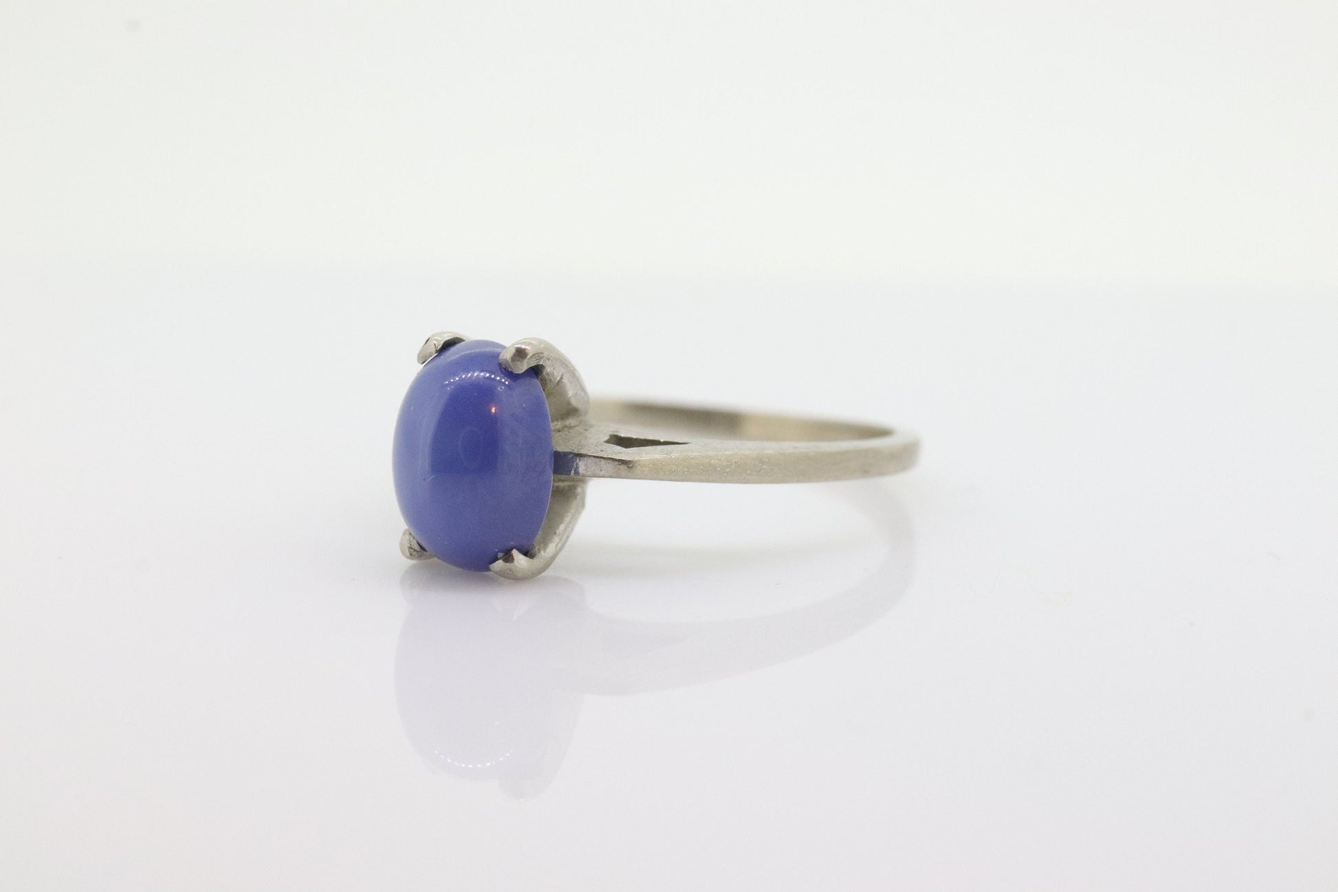 Linde Blue STAR Sapphire Solitaire ring. 10k White gold sapphire solitaire. Dainty Blue Star Sapphire Claw ring. st(72)