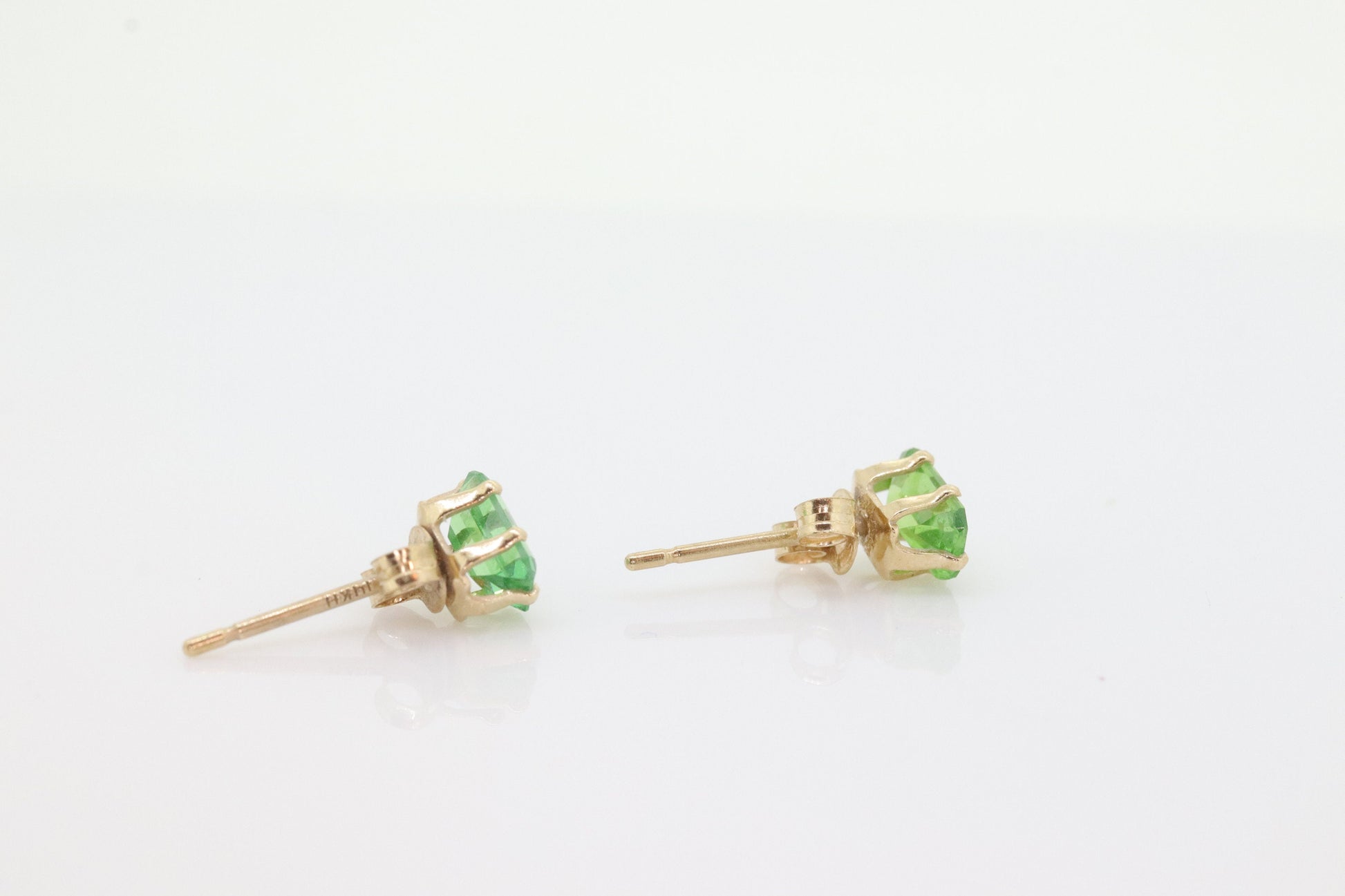 14k Green Peridot Emerald cut stud earrings. st (43)