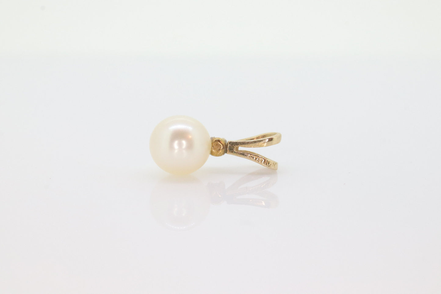 Pearl diamond pendant. 10k Dangle Pearl pendant (st25)
