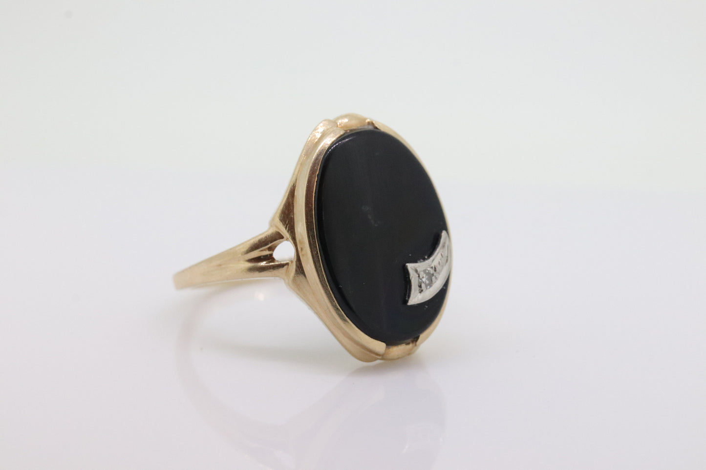 10k ONYX and diamond ring. Shooting Star Onyx ring. Oval Large Onyx bezel set victorian mourning ring. 1950s Ring. st(53)