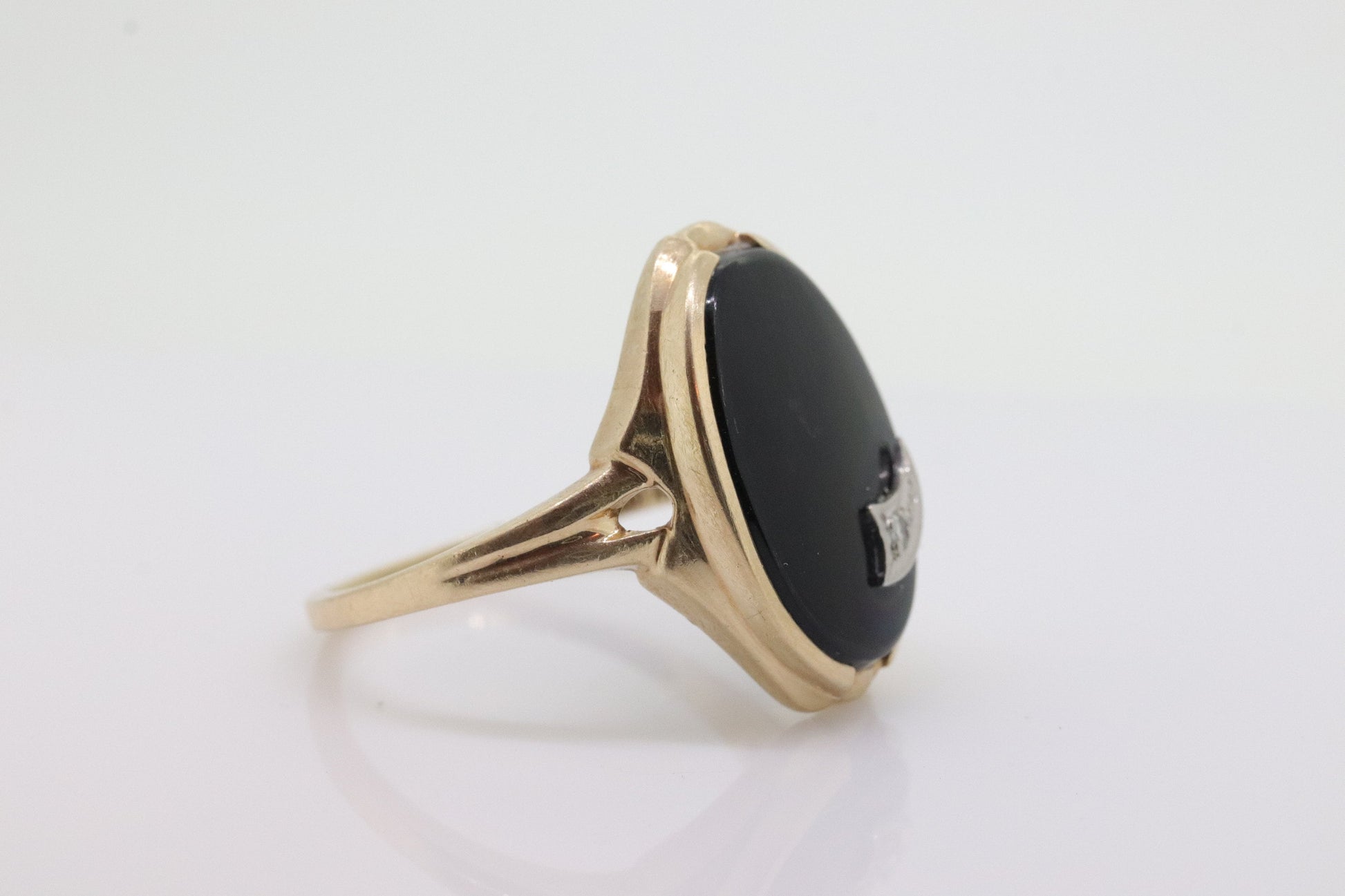 10k ONYX and diamond ring. Shooting Star Onyx ring. Oval Large Onyx bezel set victorian mourning ring. 1950s Ring. st(53)