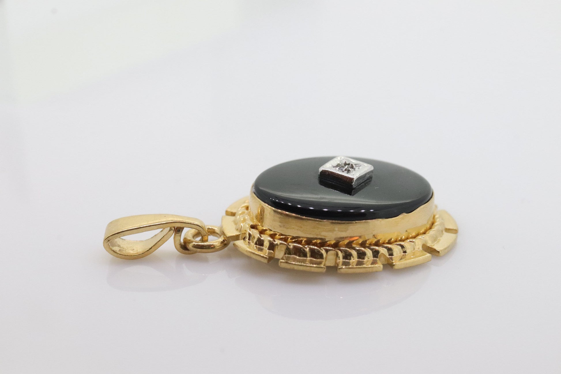 Onyx Pendant. Gold Filled 1/10 12k Art Deco Mourning Onyx Pendant for a necklace. oval Onyx Pendant. st(37)