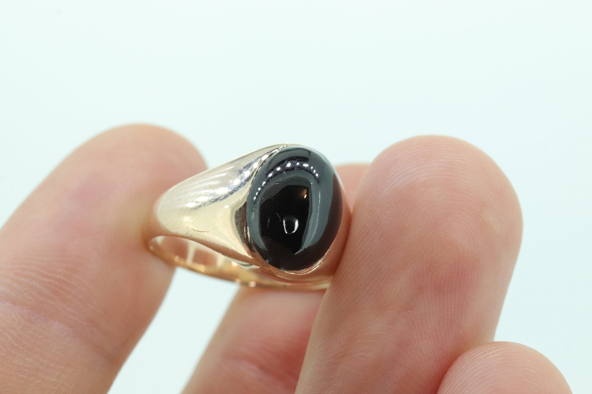 10k Garnet ring. 10k Yellow Gold Black RED Rhodolite Garnet Cabochon Bezel set signet ring. st(187)