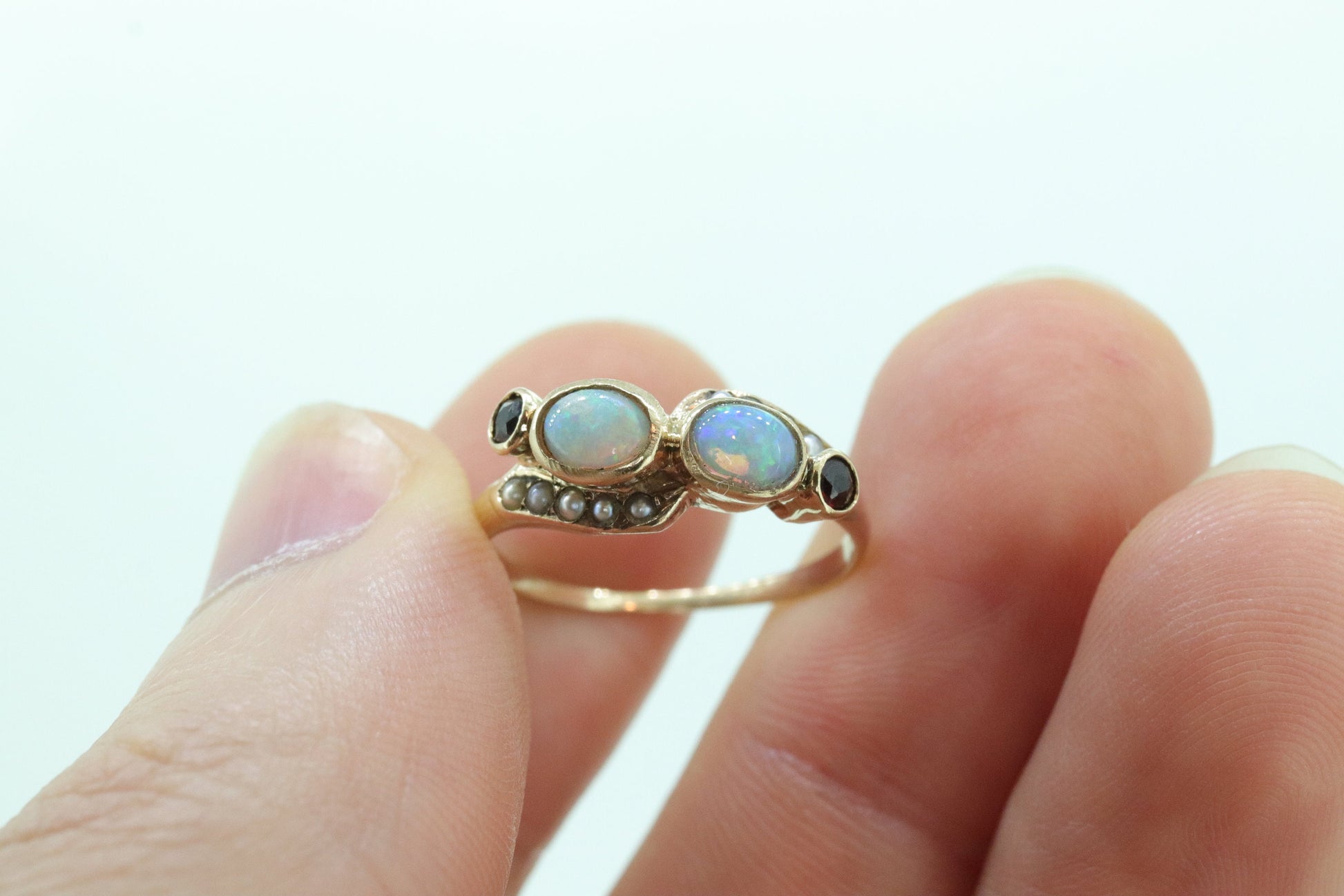 10k Victorian Opal Pearl Seed garnet ring. 10k Gold Victorian claw opal garnet ring. st(69)