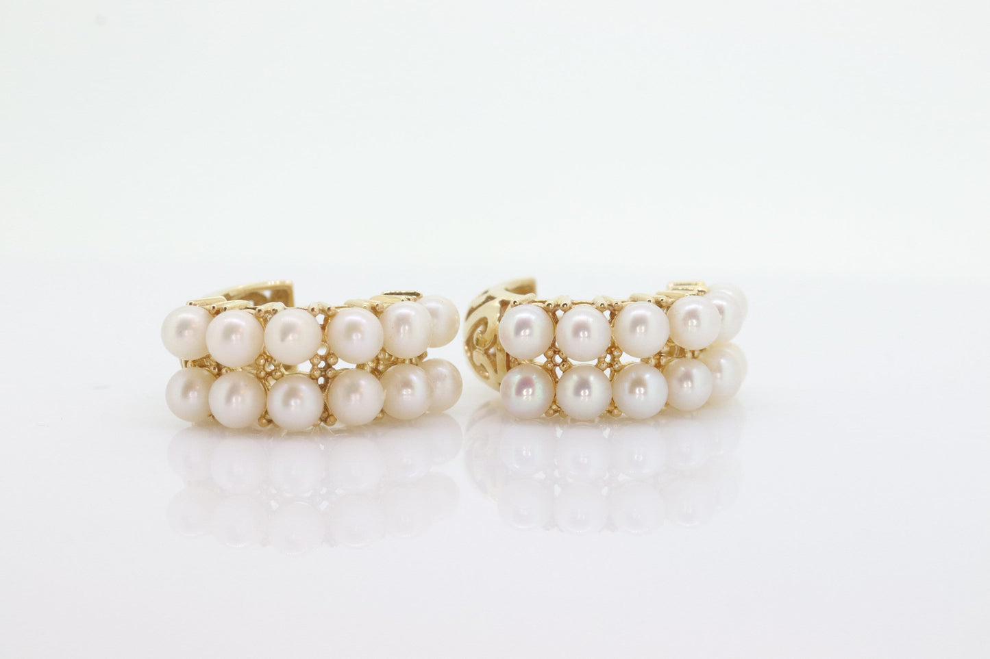 14k Pearl cluster Huggies Huggie Cuff Earrings. Pearls Hoop Twin Pearl Earrings. Bridal Pearl earrings. Wedding st(66)