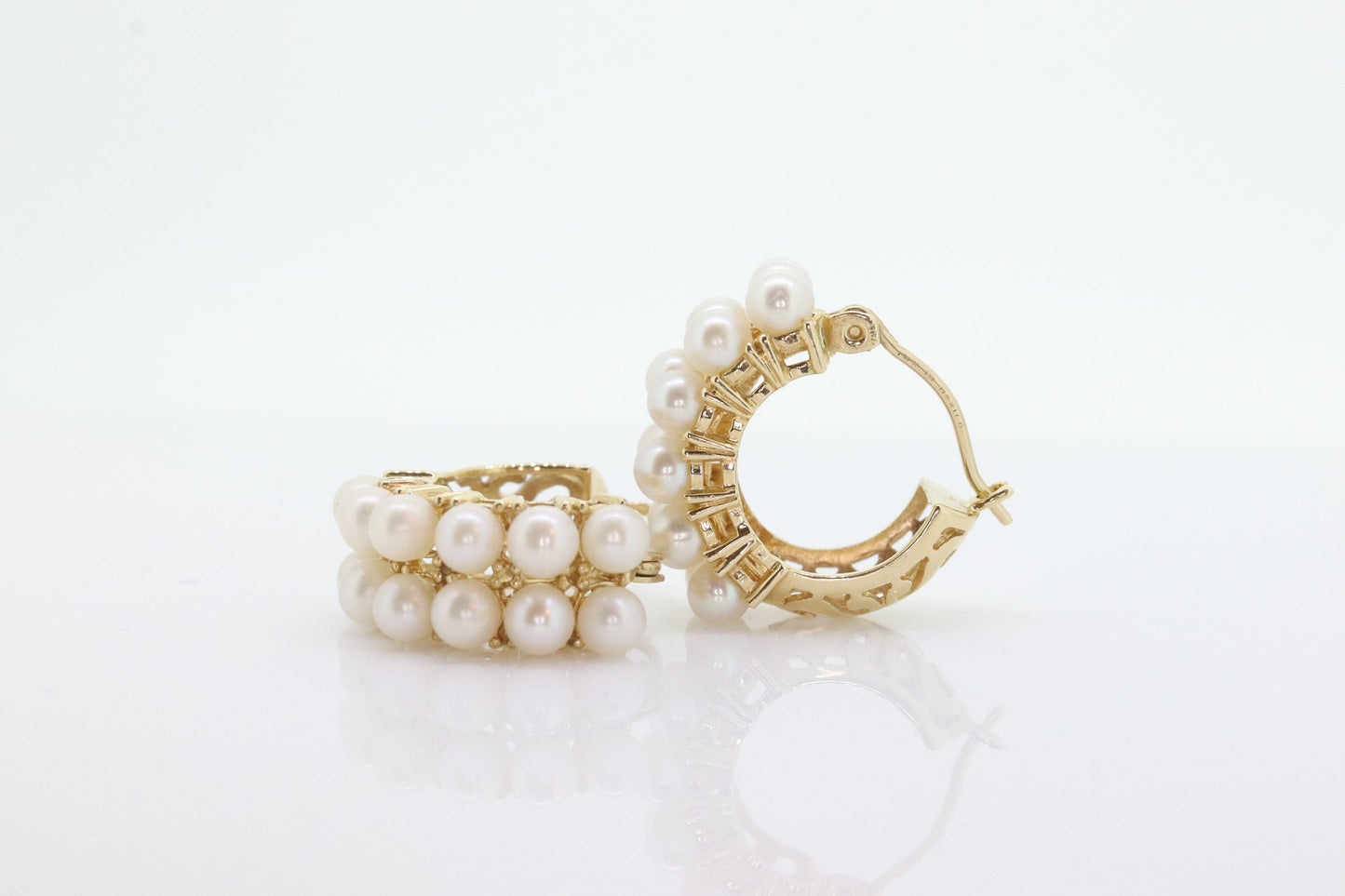 14k Pearl cluster Huggies Huggie Cuff Earrings. Pearls Hoop Twin Pearl Earrings. Bridal Pearl earrings. Wedding st(66)