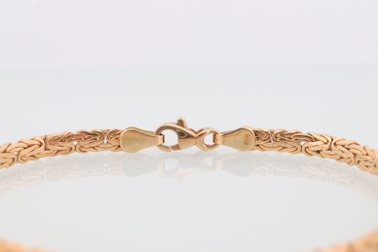 18k Byzantine Bracelet. 18k Yellow Gold Wide Flattened Flat Byzantine Bracelet. Kitsinian 4.0grams 4mm wide. Italy