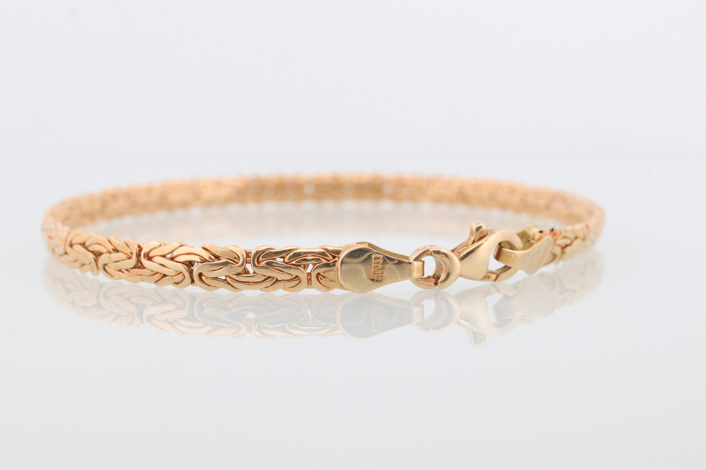 18k Byzantine Bracelet. 18k Yellow Gold Wide Flattened Flat Byzantine Bracelet. Kitsinian 4.0grams 4mm wide. Italy