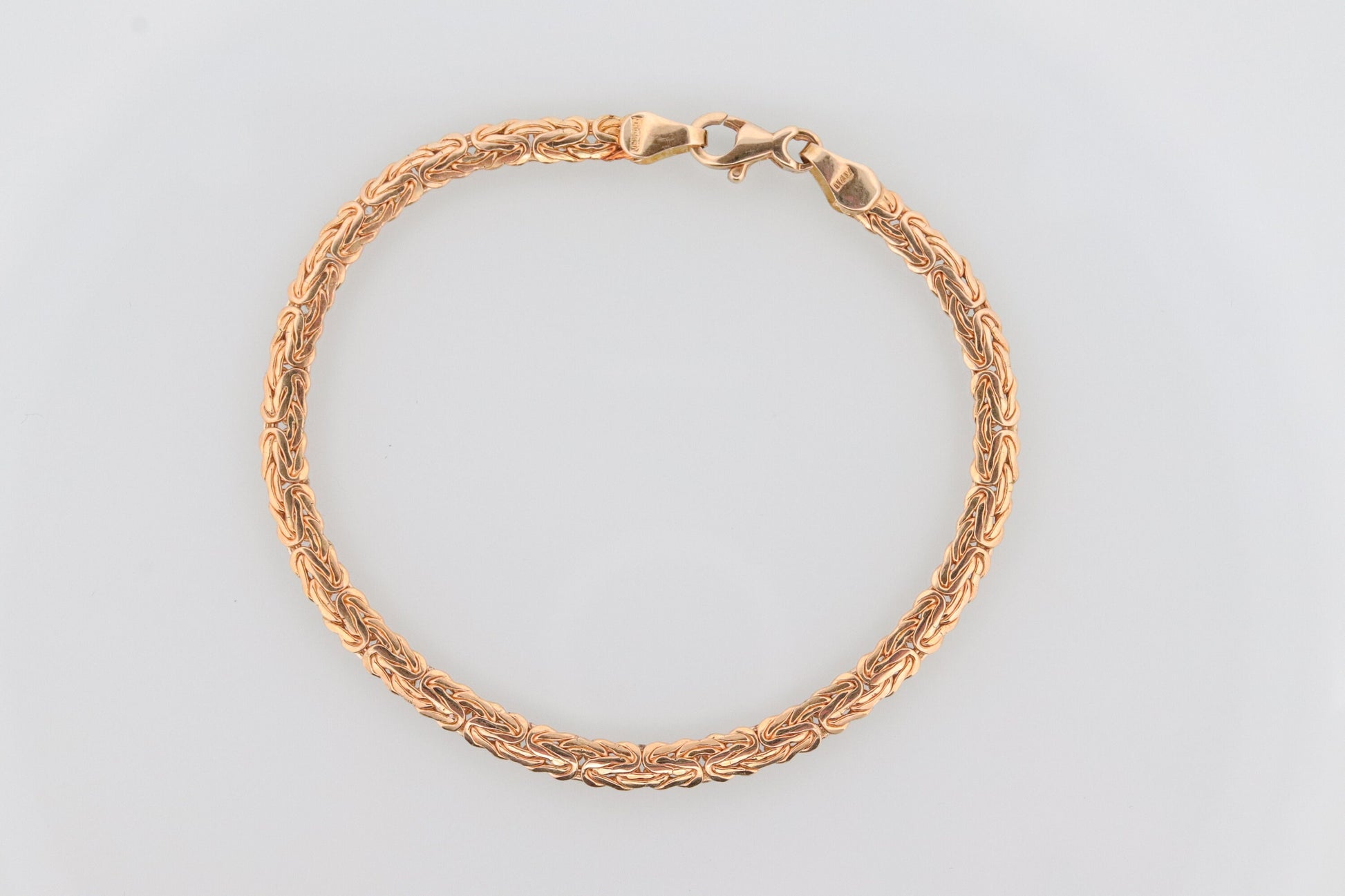 18k Byzantine Bracelet. 18k Yellow Gold Wide Flattened Flat Byzantine Bracelet. Kitsinian 4.0grams 4mm wide. Italy