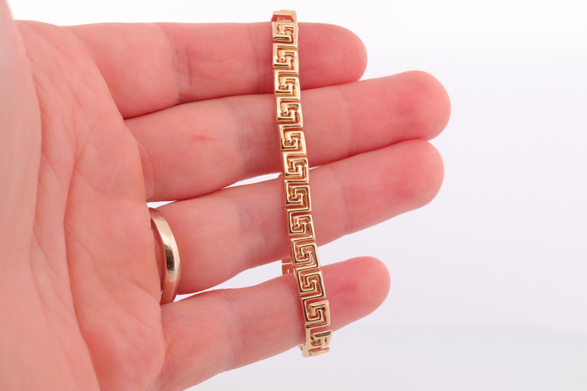 14K Greek KEY Chain Bracelet. 14k Yellow Gold Polished Greek Key chain bracelet. 14k Yellow gold Italy 6.1grams st(215)