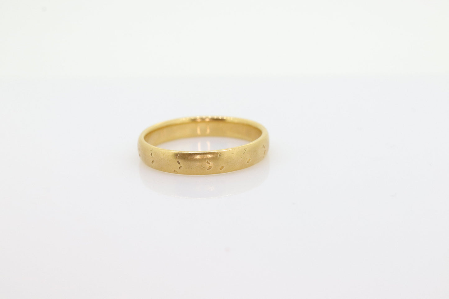 18k Otsby Barton Ring. 18k Yellow Gold Patterned Design. OB from Art Deco 1920 Era. Comfort Fit Band. st161