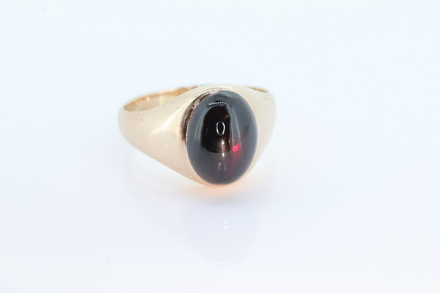 10k Garnet ring. 10k Yellow Gold Black RED Rhodolite Garnet Cabochon Bezel set signet ring. st(187)