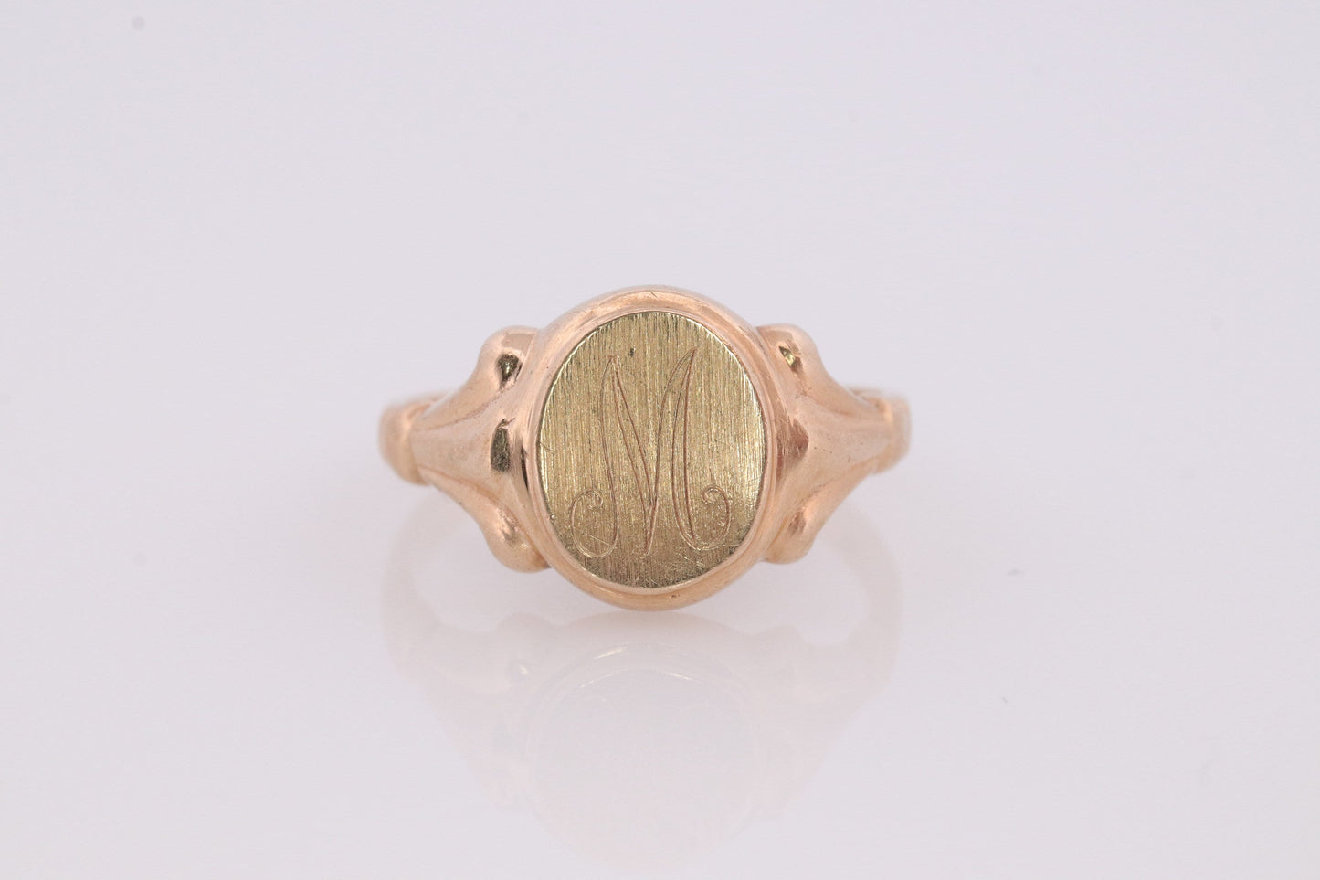 Vintage Signet Ring. 10k Yellow gold. Engraved letter M. Initial M Ring. Engravable Signet ring. MONOGRAMMED M st(62)