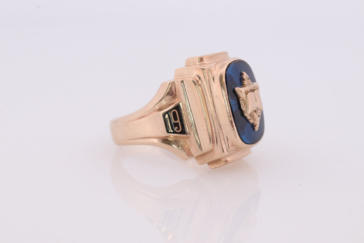 1969 Wyomissing High School Class Graduation ring. 10k Gold with oval Topaz glass solitaire. SCHWEMMER Made st(62)